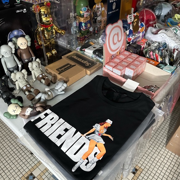 Vlone Friends Pin-Up Girl Black T-Shirt - Picture 4 of 5